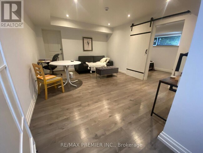 Building Photo - 44 Peacham Crescent