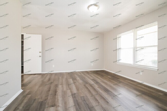 Foto del edificio - 613 Ramblin Oaks Dr