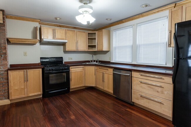 Building Photo - 157 Saranac Ave