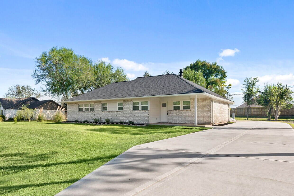 Fully Remodeled Country Home on Half an Ac... - Fully Remodeled Country Home on Half an Ac...