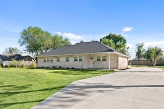 Building Photo - 6116 Dee Rd