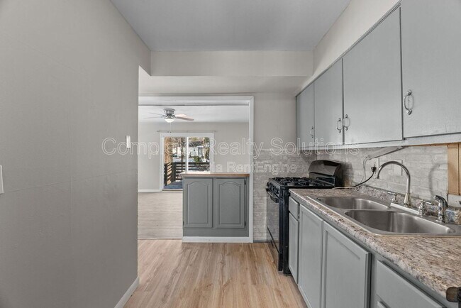 Foto del edificio - 409 Caithness Rd