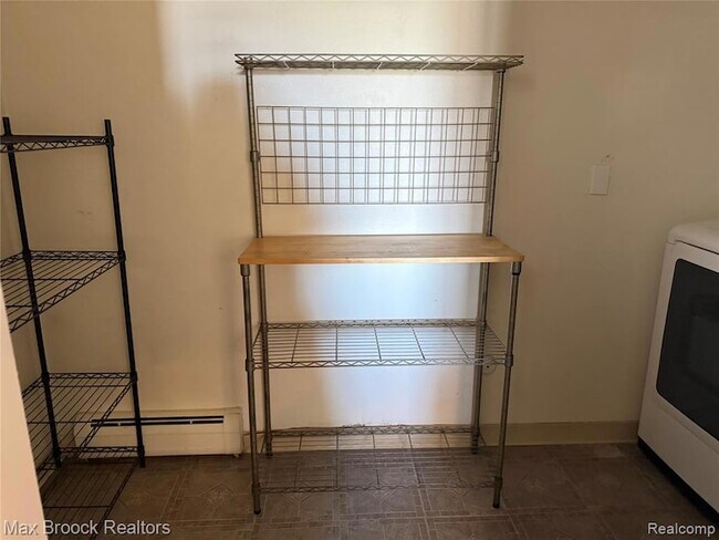 Foto del edificio - 1673 Cass Lake Rd