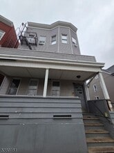 Building Photo - 355 Madison St