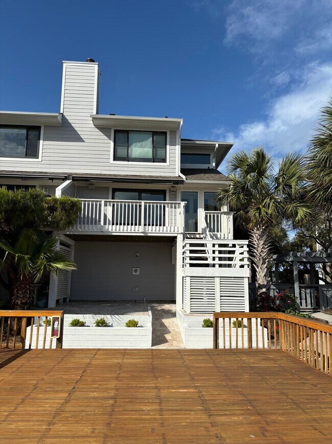 Foto del edificio - 350 Causeway Dr