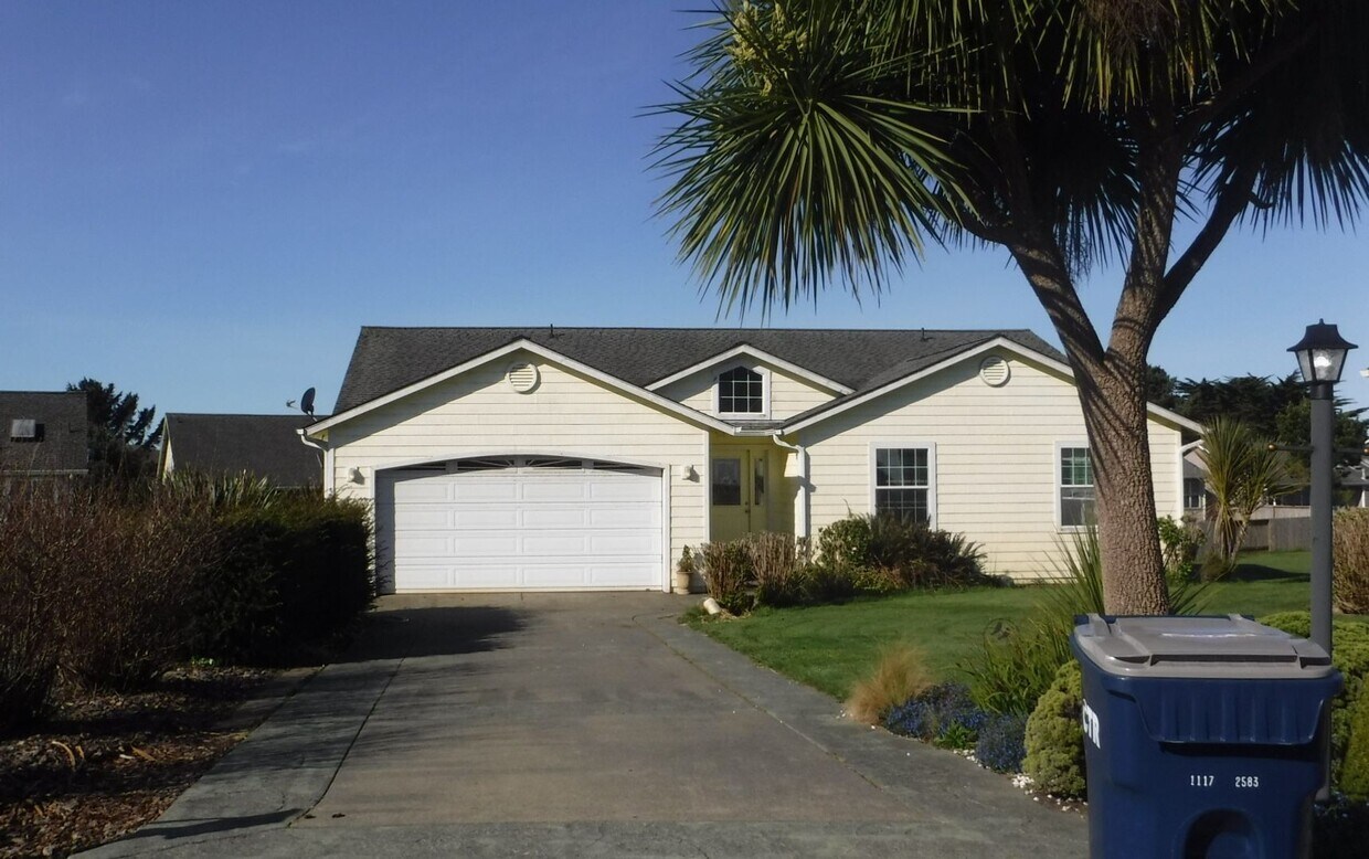Primary Photo - 96413 Oceanside E Dr
