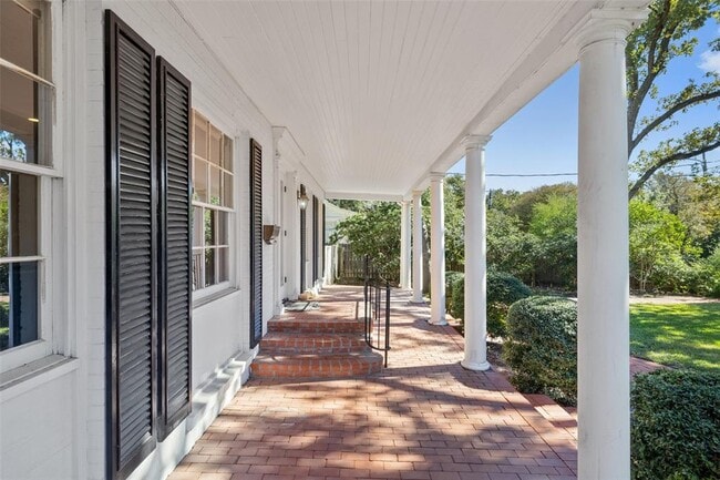 Building Photo - 2612 Bridle Path