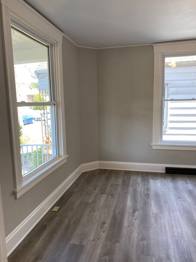 Foto del edificio - Available July 2026: Spacious 4 bed in North College Hill