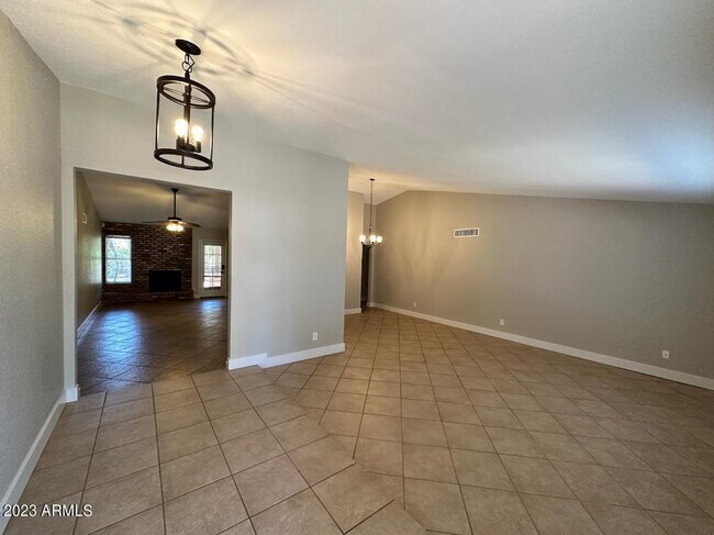 Building Photo - 4535 W Bluefield Ave