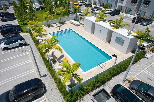 Foto del edificio - 2561 NE 193rd St