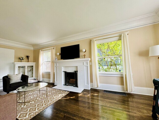 Building Photo - Spectacular 3Bd/ 1.5Ba Home in the Portlan...