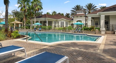 Building Photo - The Vale at Baymeadows