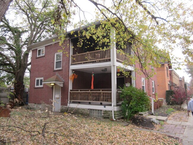 Foto del edificio - 1356 Dennison Ave