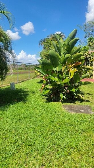 Foto del edificio - 9520 W Daffodil Ln