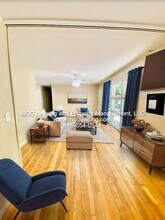 Building Photo - 226 SW McClendon Dr