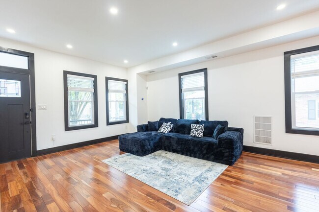 Building Photo - Newly Renovated 4 BR/3.5 BA Detached Home ...