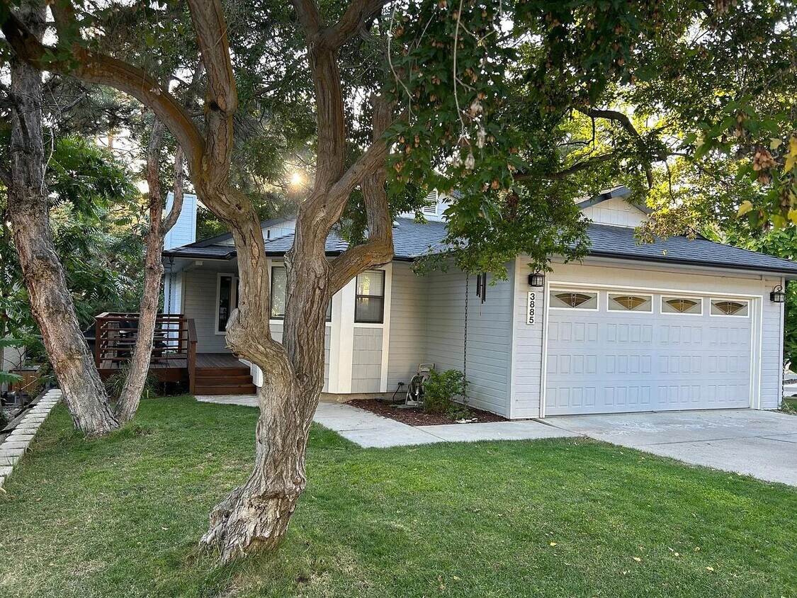 Primary Photo - 3885 N Sanada Way, Boise