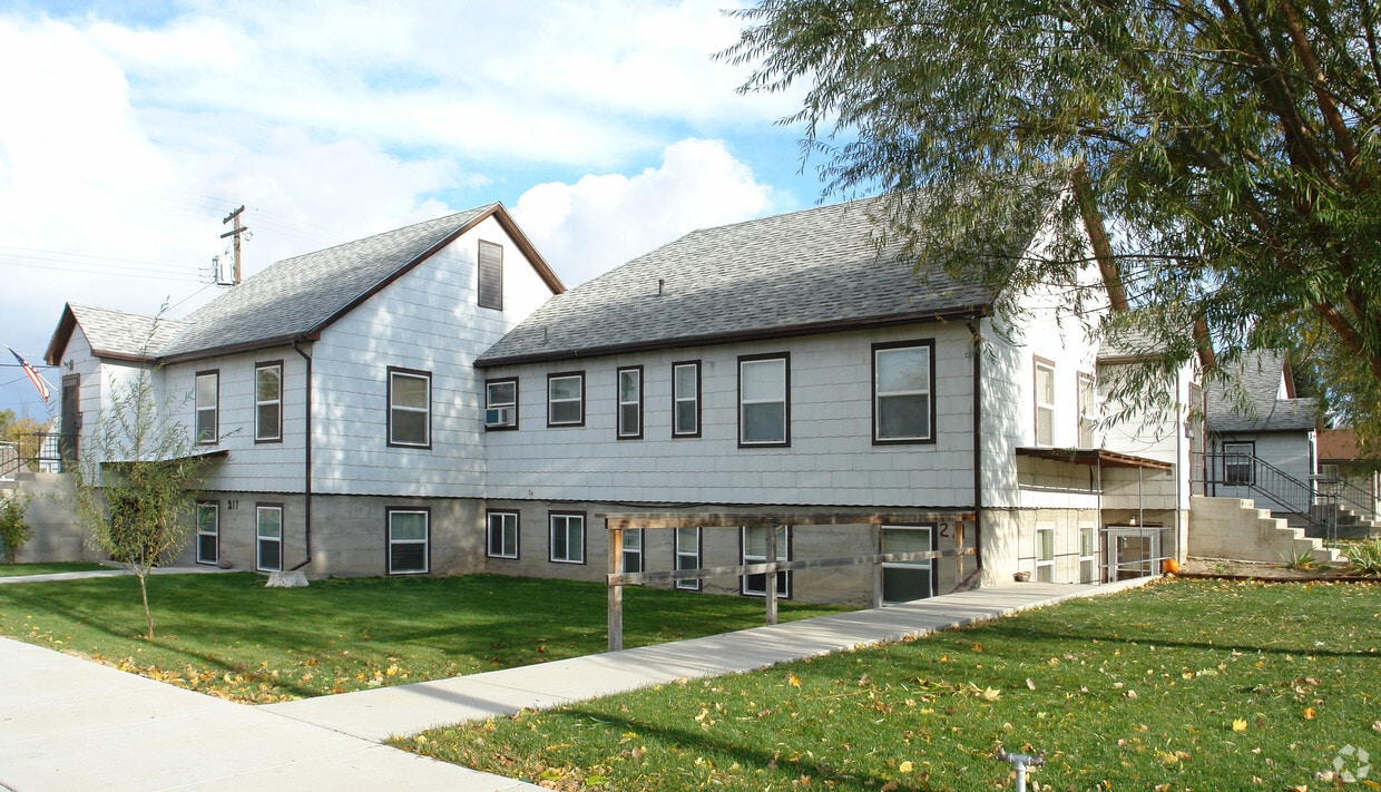 Building Photo - 1301 Blaine St