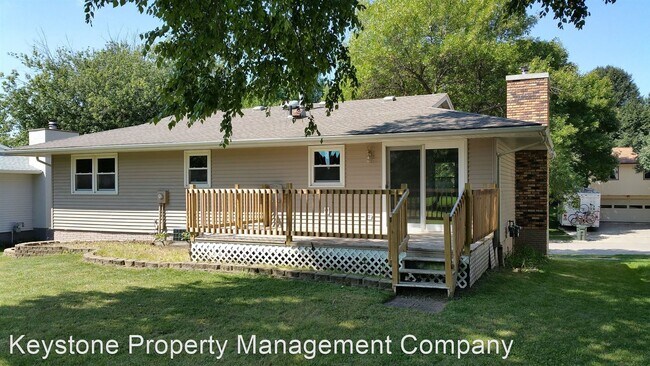 Building Photo - 3 br, 2.5 bath House - 2158 Russell Dr