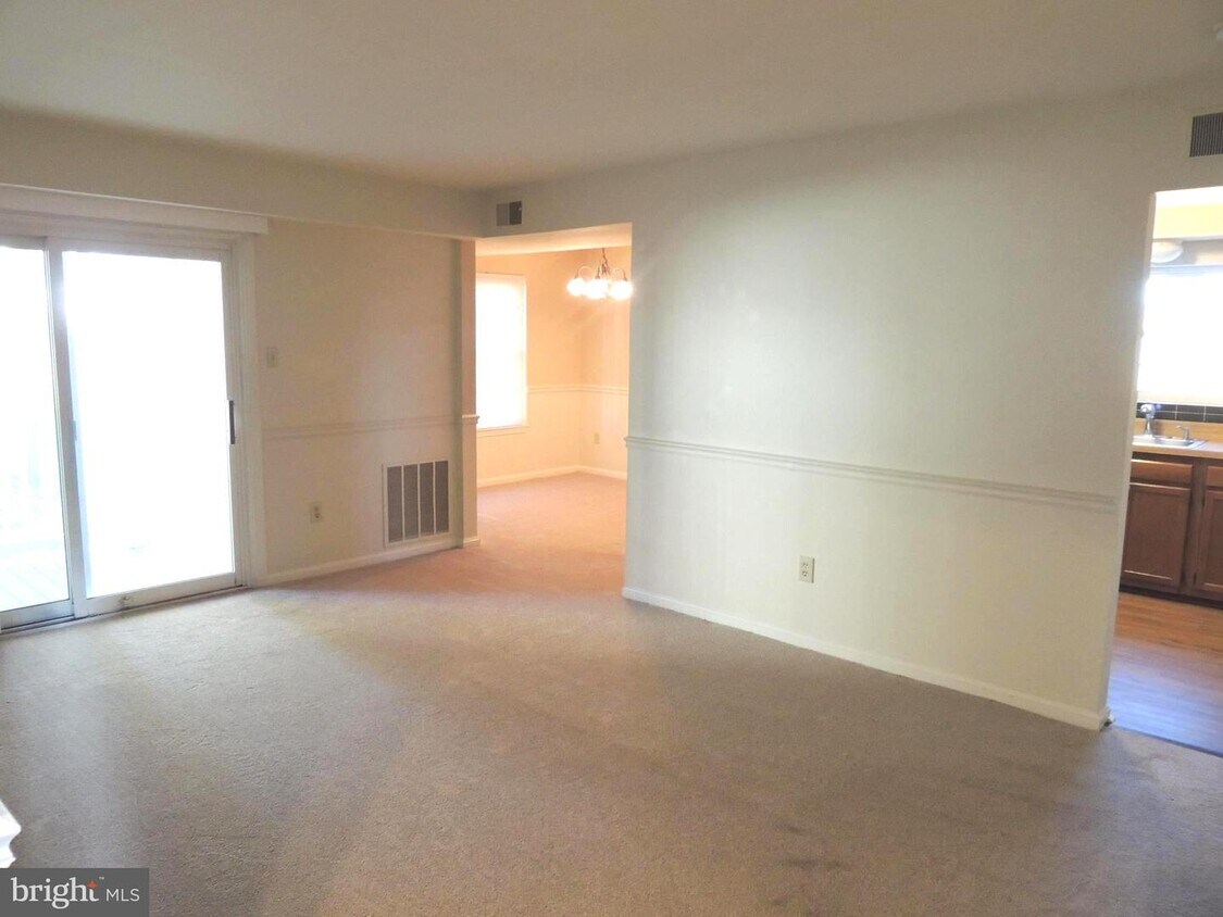 Building Photo - 1405 Key Pkwy
