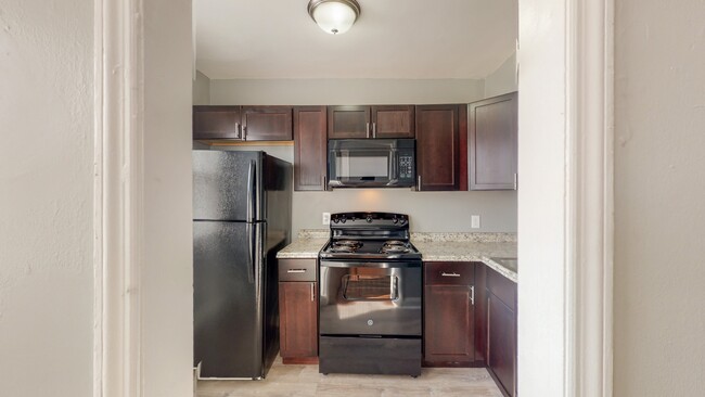 Building Photo - 1100 Meridene Dr