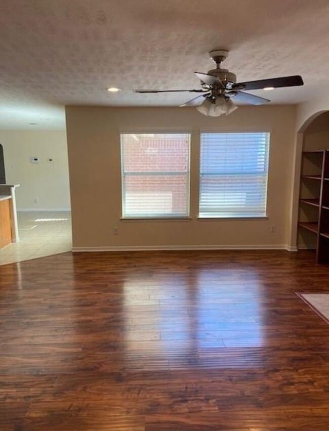 Building Photo - 6618 Autumn Thistle Dr