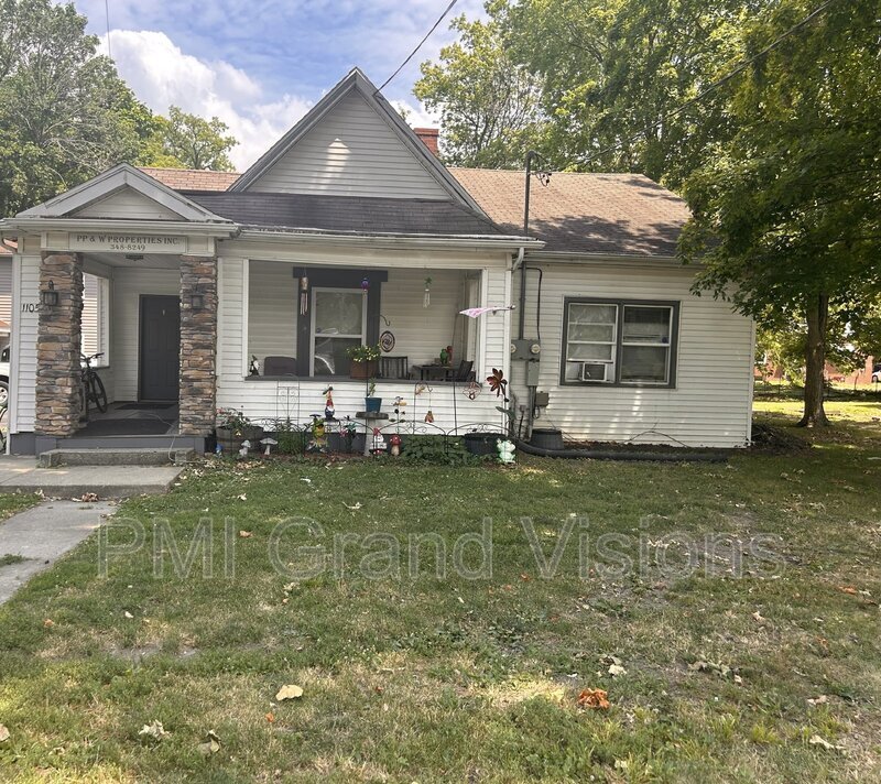 1105 6th St, Charleston, IL 61920 House Rental in Charleston, IL