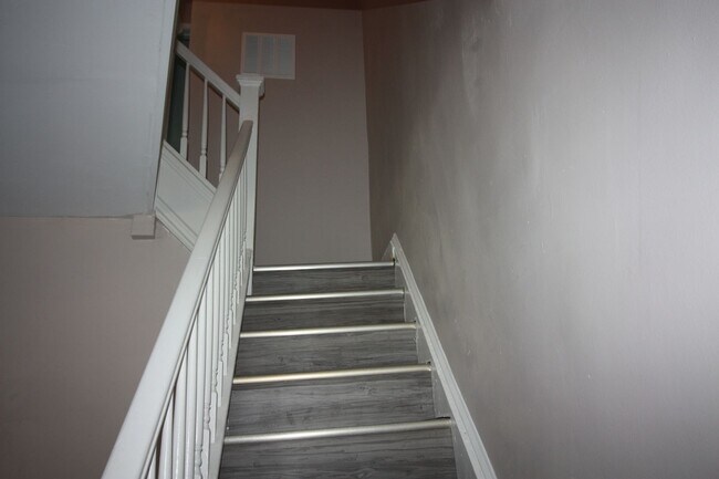 Foto del edificio - Beautiful 3 BD 1 BA Townhome in Amazing Location