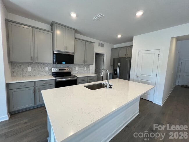 Building Photo - 1524 31st St NE