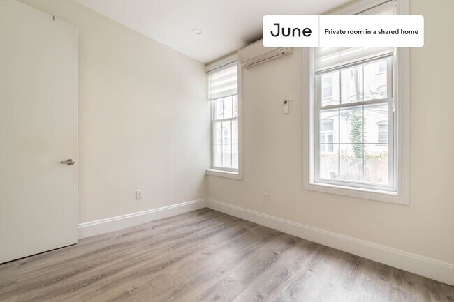 Foto del edificio - Room in Shared 2 bed/1 bath home