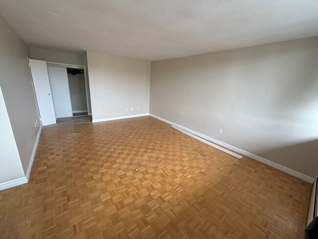 Building Photo - 1061 Queen's Blvd