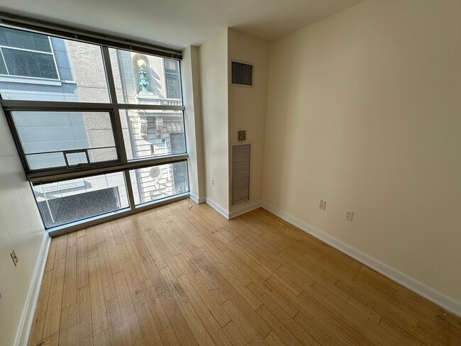 Building Photo - 5 Boylston Pl