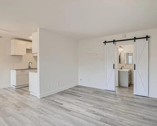 Building Photo - 3825 Van Dyke Ave