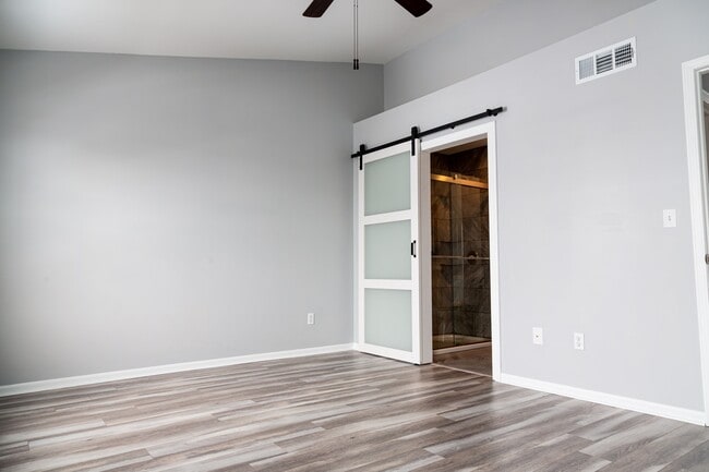 Foto del edificio - 1427 Academy Lane, Unit 4