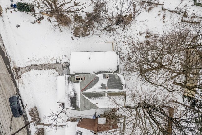 Foto del edificio - Stunning 3 bedroom home in Brookline available July 1!