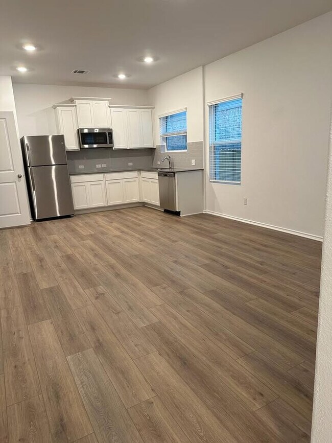 Foto del edificio - Room in Apartment on Catahoula Dr