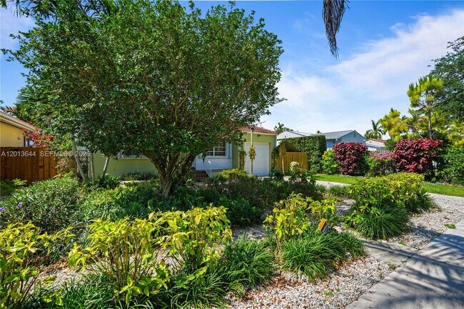 Building Photo - 2460 SW 24th St