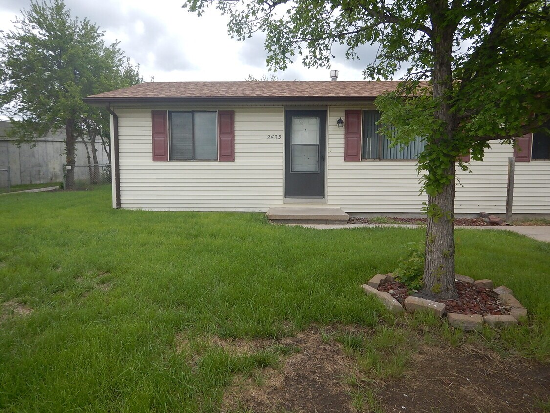 2423 W 5th St, North Platte, NE 69101 Townhome Rentals in North