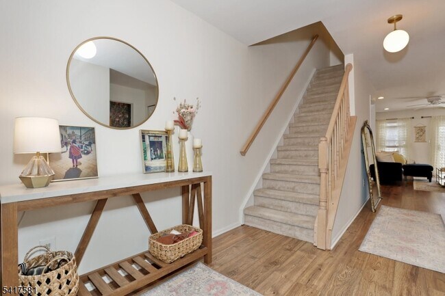 Foto del edificio - 2051 Charles Ct