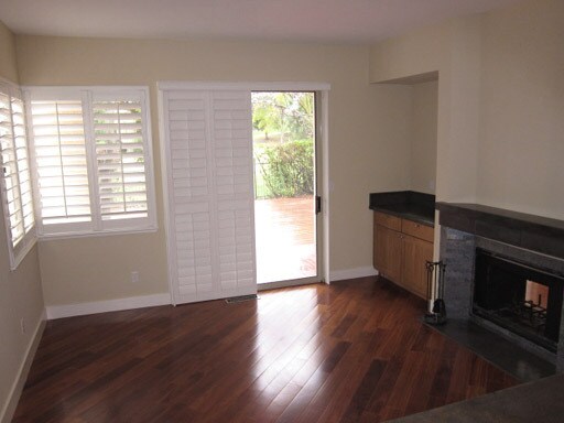 Building Photo - Extraordinary 3 Bedroom, 3 bath Canyon Lak...