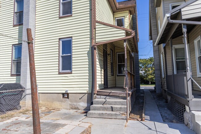Foto del edificio - 208 W Carpenter Ave