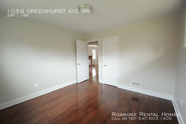 Building Photo - 1059 Greenhurst Ave NW