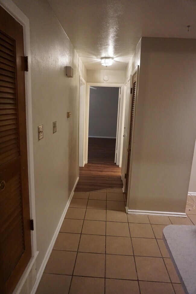 Building Photo - 3821 51