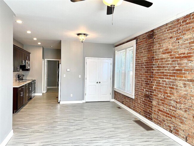 Foto del edificio - 5011 Devonshire Ave