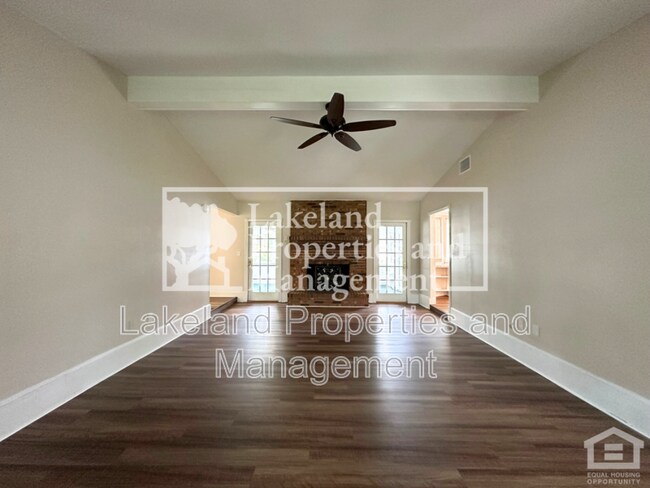 Foto del edificio - 2926 Forestgreen Dr S