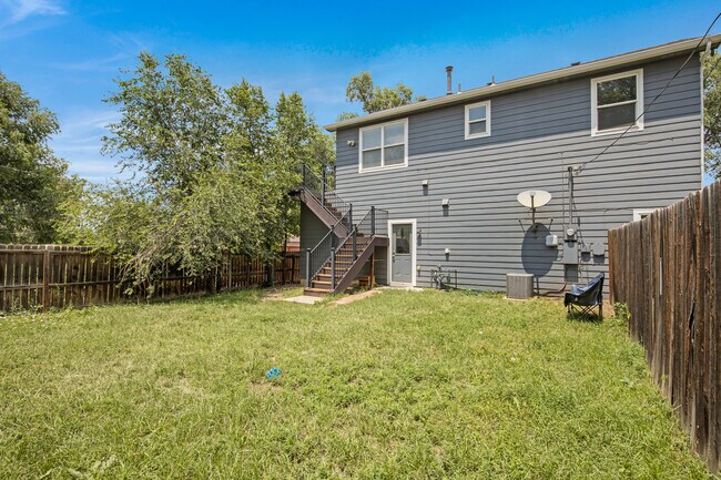 Foto del edificio - 944 E Moreno Ave