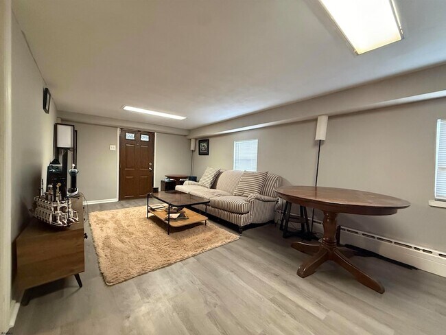 Foto del edificio - 105 N Richards Ave