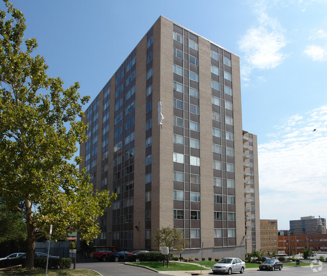 Building Photo - Parkway Towers