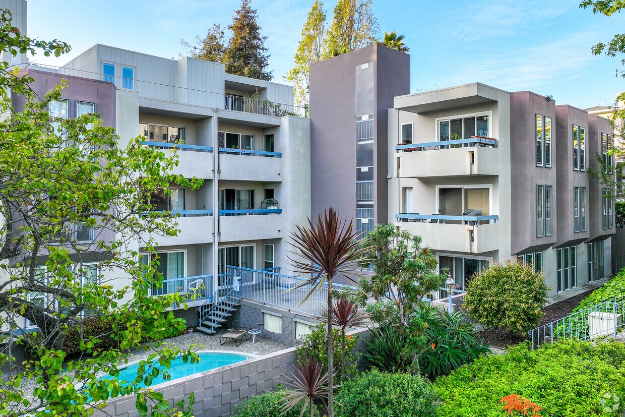 Primario - 385 Jayne Ave