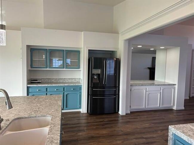 Foto del edificio - Beautiful single story, 3 bedroom 2 bath home in a gated community!! Available 2/1/26!